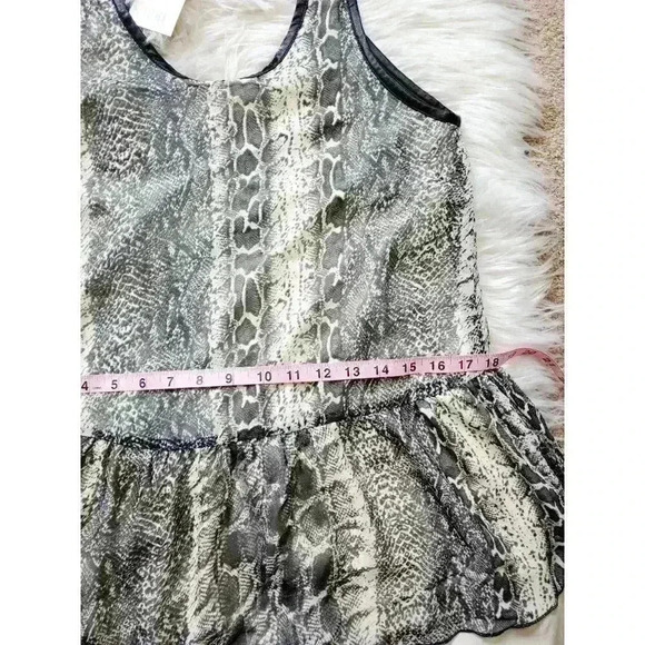 Tobi TURN IT LOOSE DRESS IN CREAM & BLACK snakeskin print sz small - Picture 5 of 12